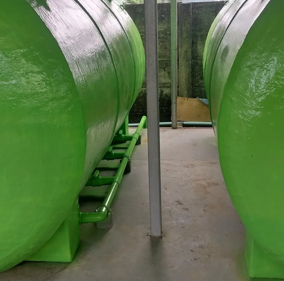 Tangki FRP dan perpipaan setelah finishing pekerjaan overhaul